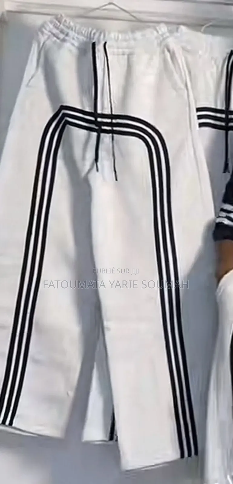 Jogging Et Haut De Toutes Les Couleurs Au Numéro