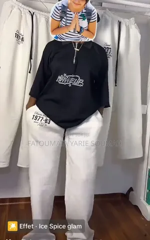 Jogging Et Haut De Toutes Les Couleurs Au Numéro