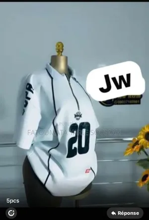 Jogging Et Haut De Toutes Les Couleurs Au Numéro