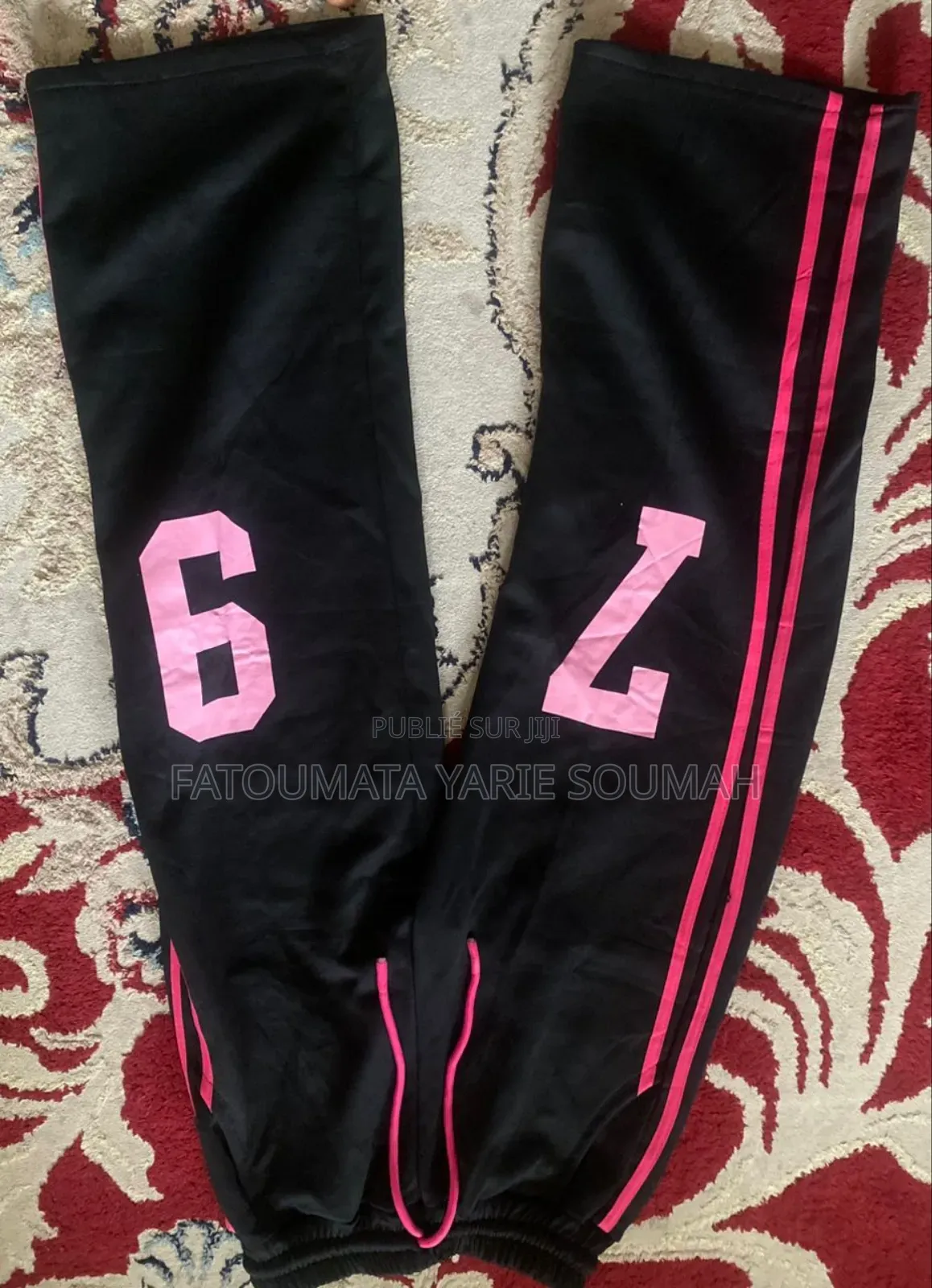 Jogging Et Haut De Toutes Les Couleurs Au Numéro