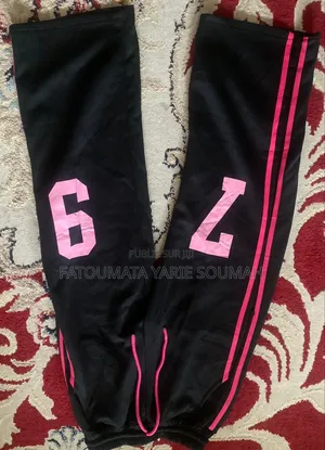 Jogging Et Haut De Toutes Les Couleurs Au Numéro