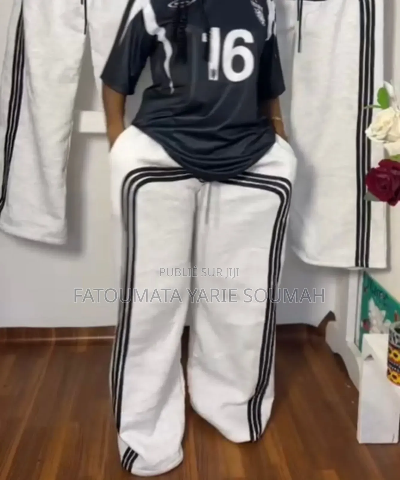 Jogging Et Haut De Toutes Les Couleurs Au Numéro