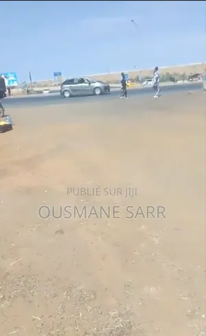 Terrain 600m2 Et 900m2 À Mbour