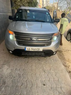 Ford Explorer 2013 Gris