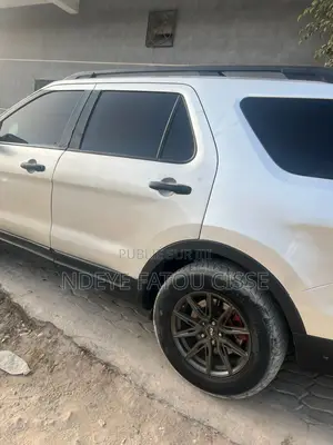 Ford Explorer 2013 Gris