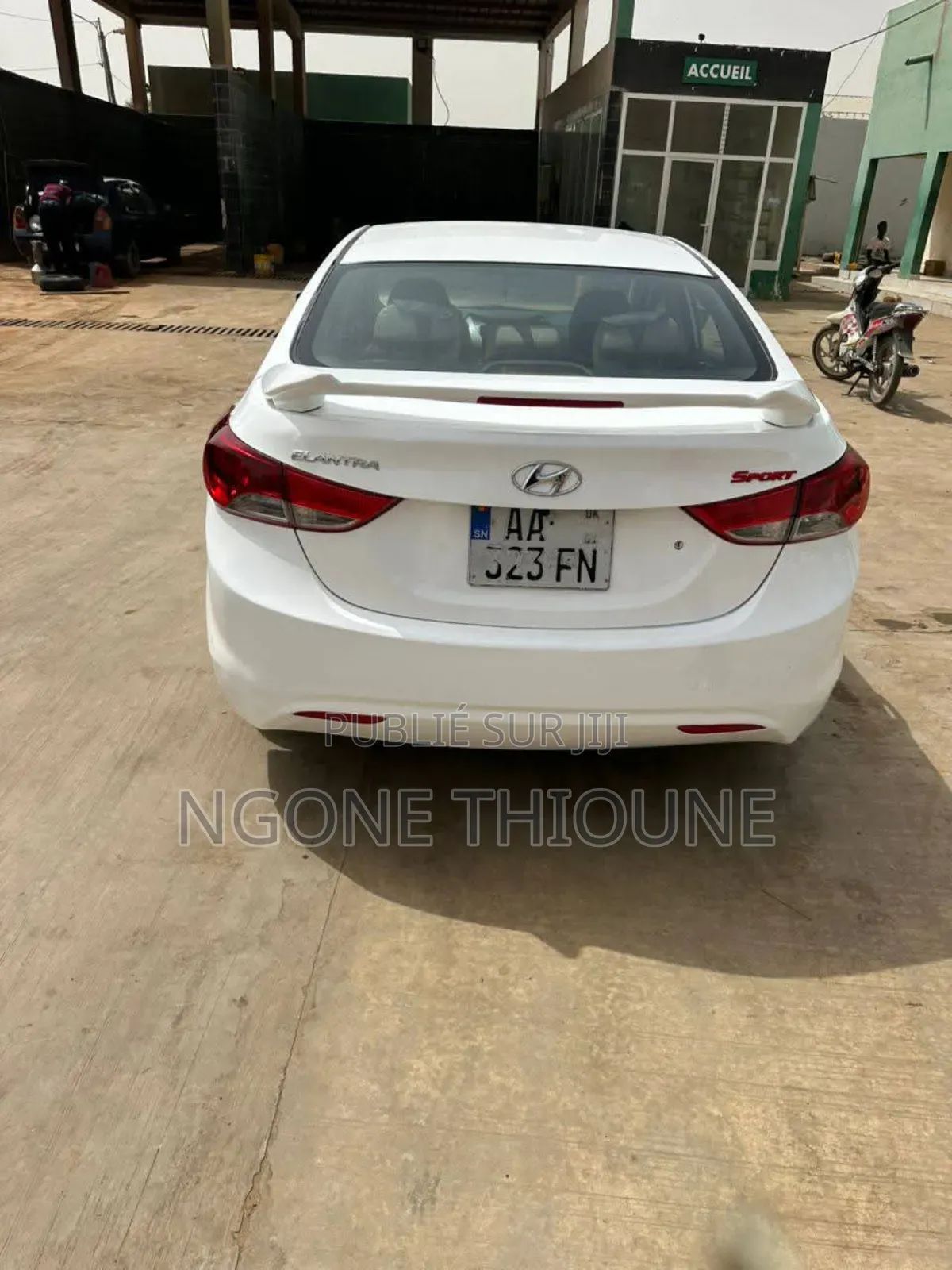 Hyundai Elantra Limited Sedan FWD (1.8L 4cyl 6A) 2013 Blanc