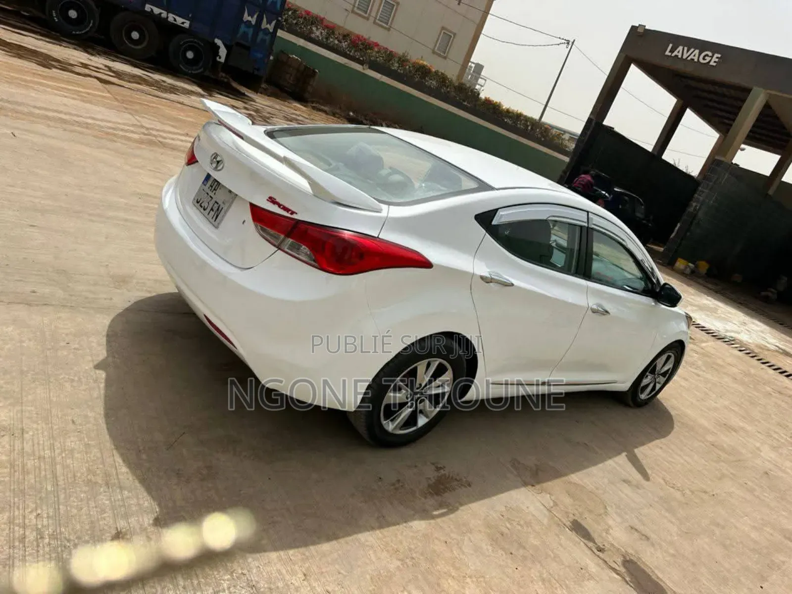 Hyundai Elantra Limited Sedan FWD (1.8L 4cyl 6A) 2013 Blanc