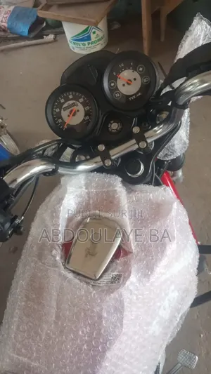 Nouveau TVS HLX 125 2025 Bleu