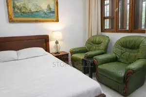 Meublé 1chbre Chambre et salon dans Mermoz Sacré-Cœur à Louer