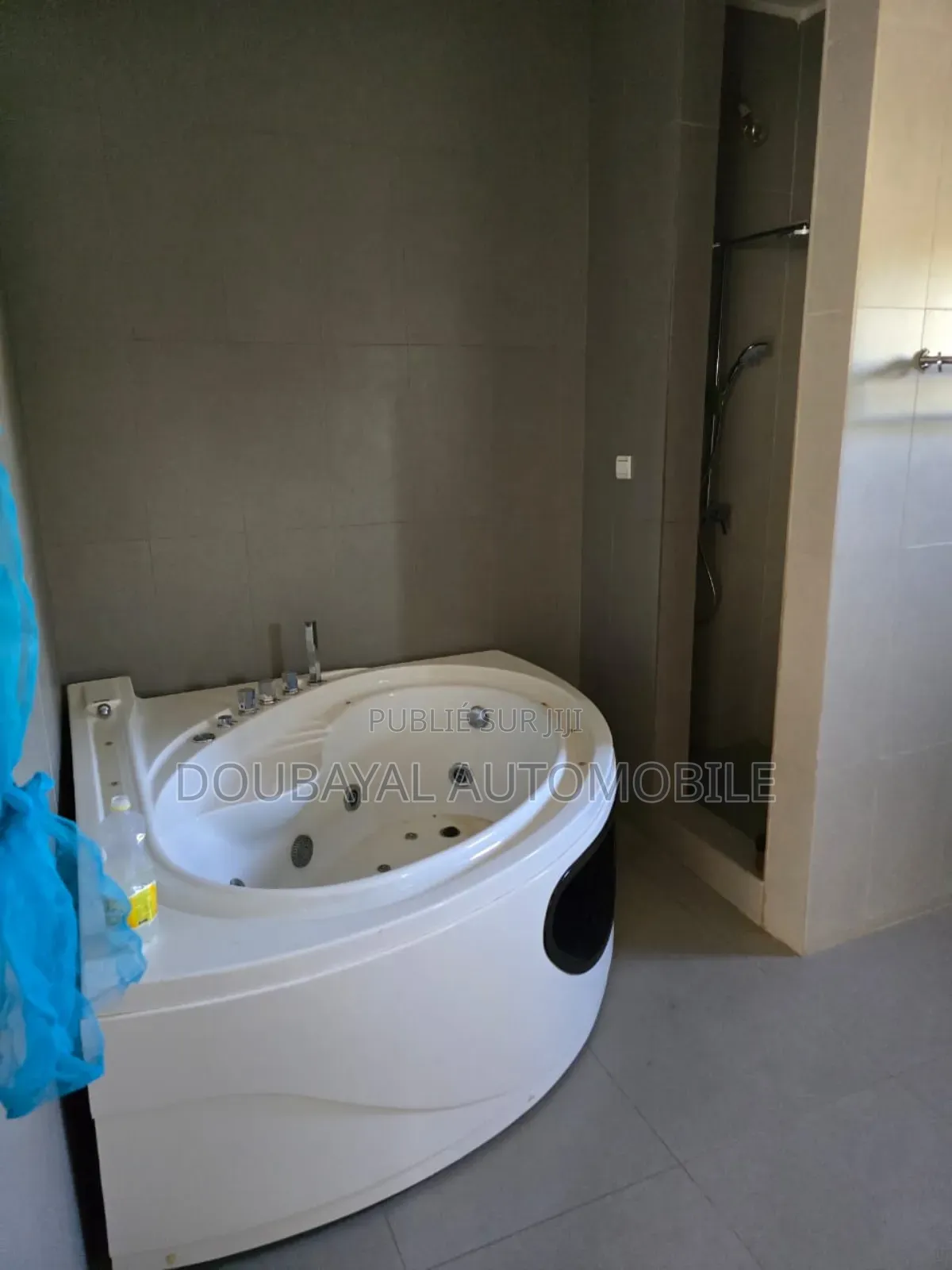 Meublé 4chbre Villa dans Mbour, Thiès Nord à Vendre