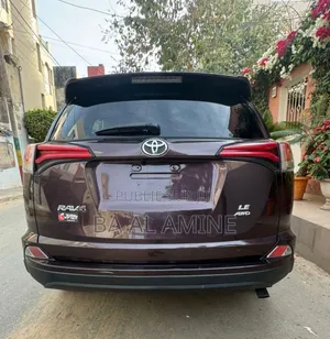 Toyota RAV4 LE 4dr SUV AWD (2.5L 4cyl 6A) 2018 Rouge