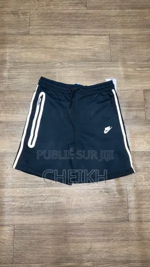 Short Nike Tech Fleece