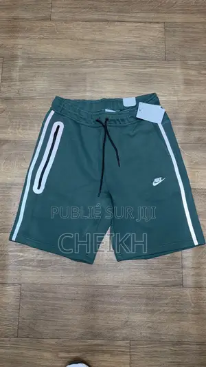 Short Nike Tech Fleece
