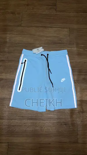 Short Nike Tech Fleece