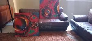 Salon Cuire Marron Bon Etat Avec Grand Tapis Et 2 Tableau