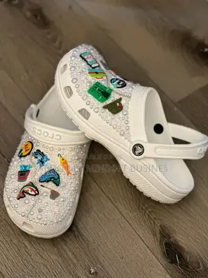 Crocs Pour Filles Disponible