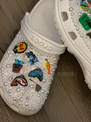 Crocs Pour Filles Disponible