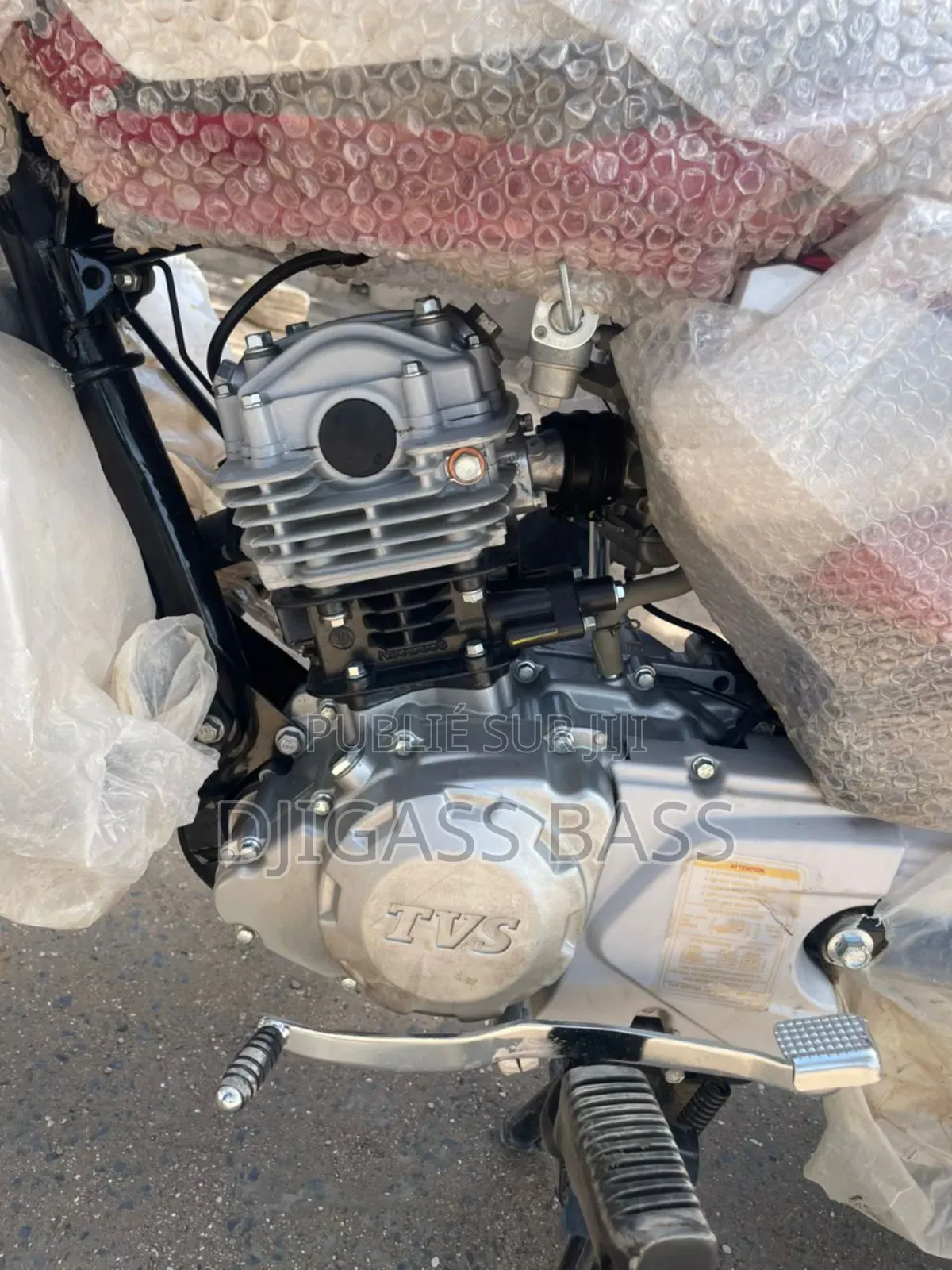 TVS HLX 125 2023 Rouge