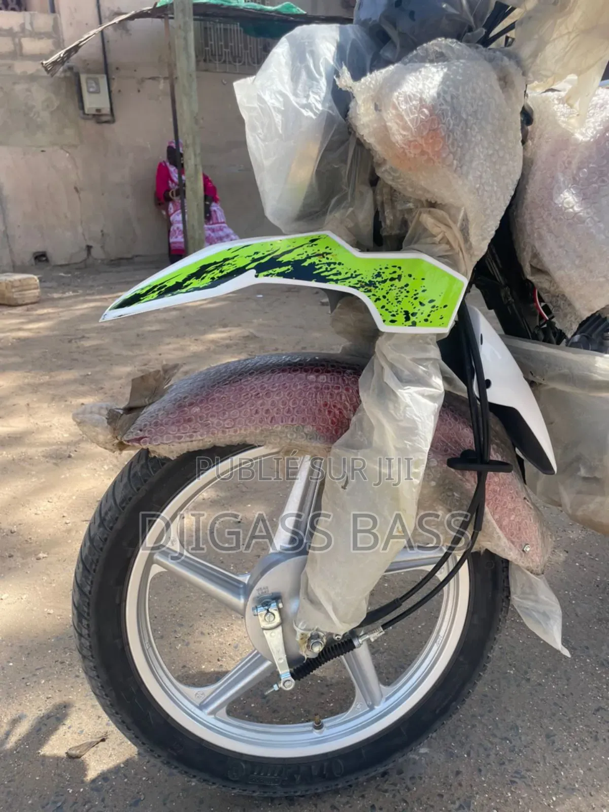 TVS HLX 125 2023 Rouge