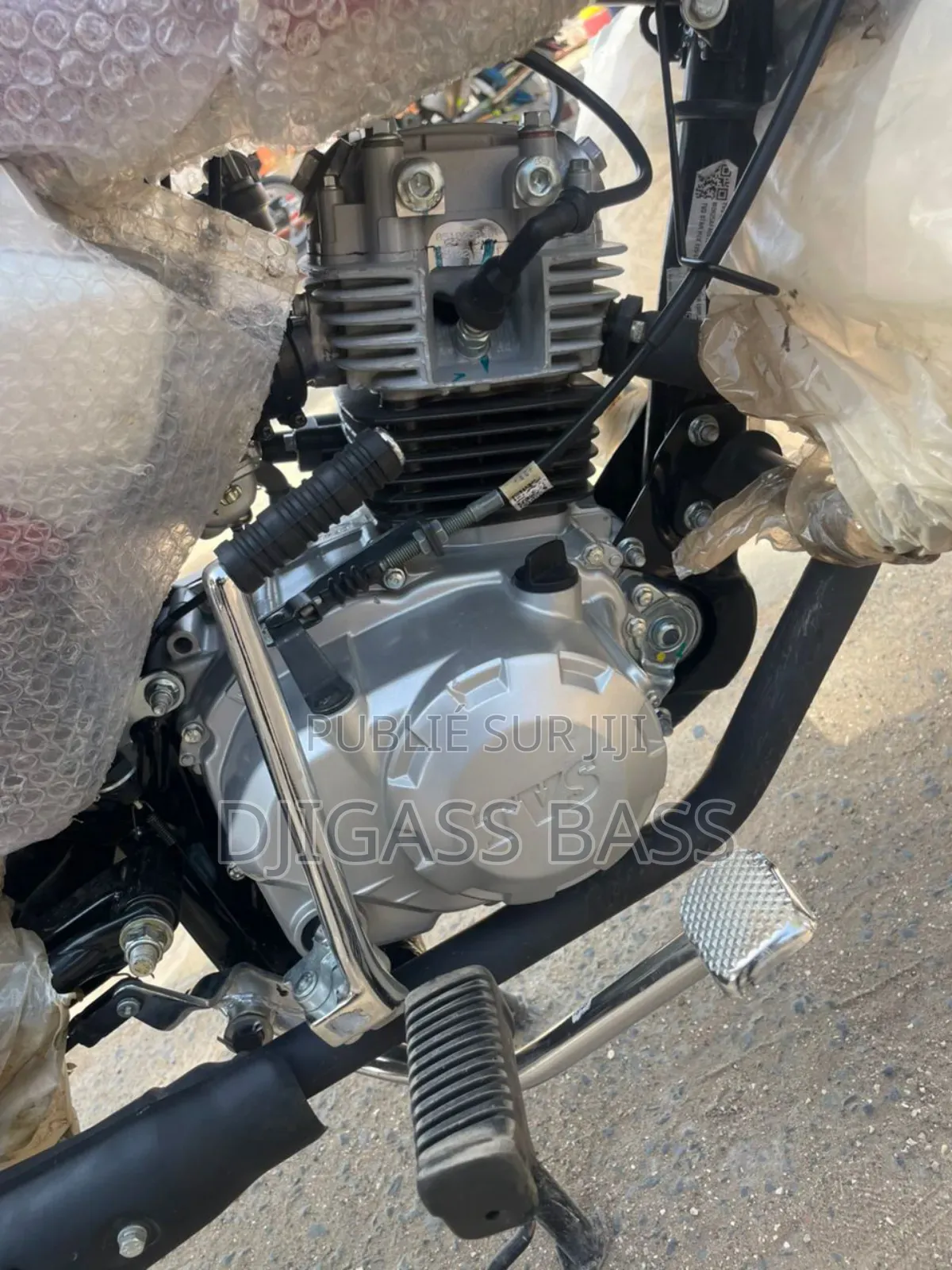 TVS HLX 125 2023 Rouge