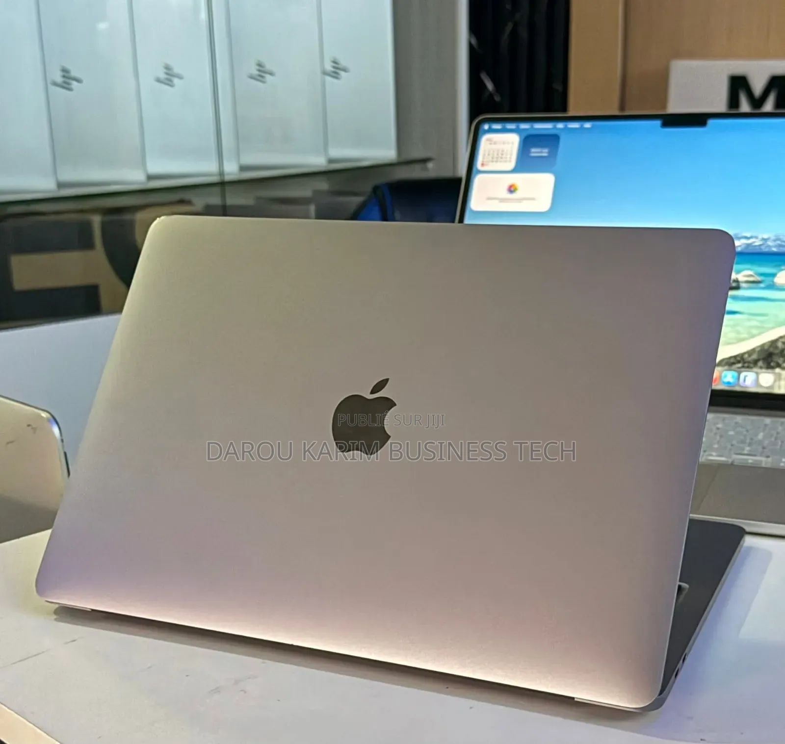 Nouveau Apple MacBook Pro 2022 M2 8GB Apple M2 SSD 256GB