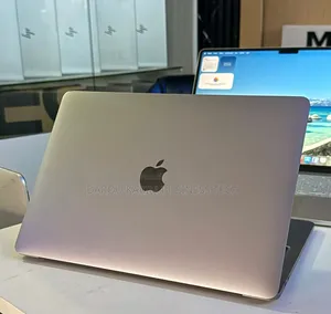 Nouveau Apple MacBook Pro 2022 M2 8GB Apple M2 SSD 256GB