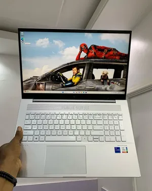 Nouveau Ordinateur portable HP Envy 17 16GB Intel Core i7 SSD 512GB