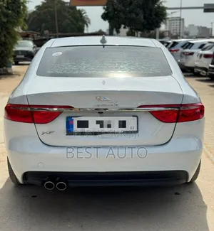 Jaguar XE 2017 Blanc