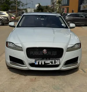Jaguar XE 2017 Blanc