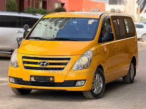 Hyundai County 2018 Jaune