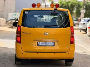 Hyundai County 2018 Jaune