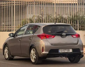 Toyota Auris 2014 Gris