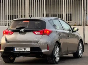 Toyota Auris 2014 Gris