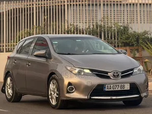 Toyota Auris 2014 Gris