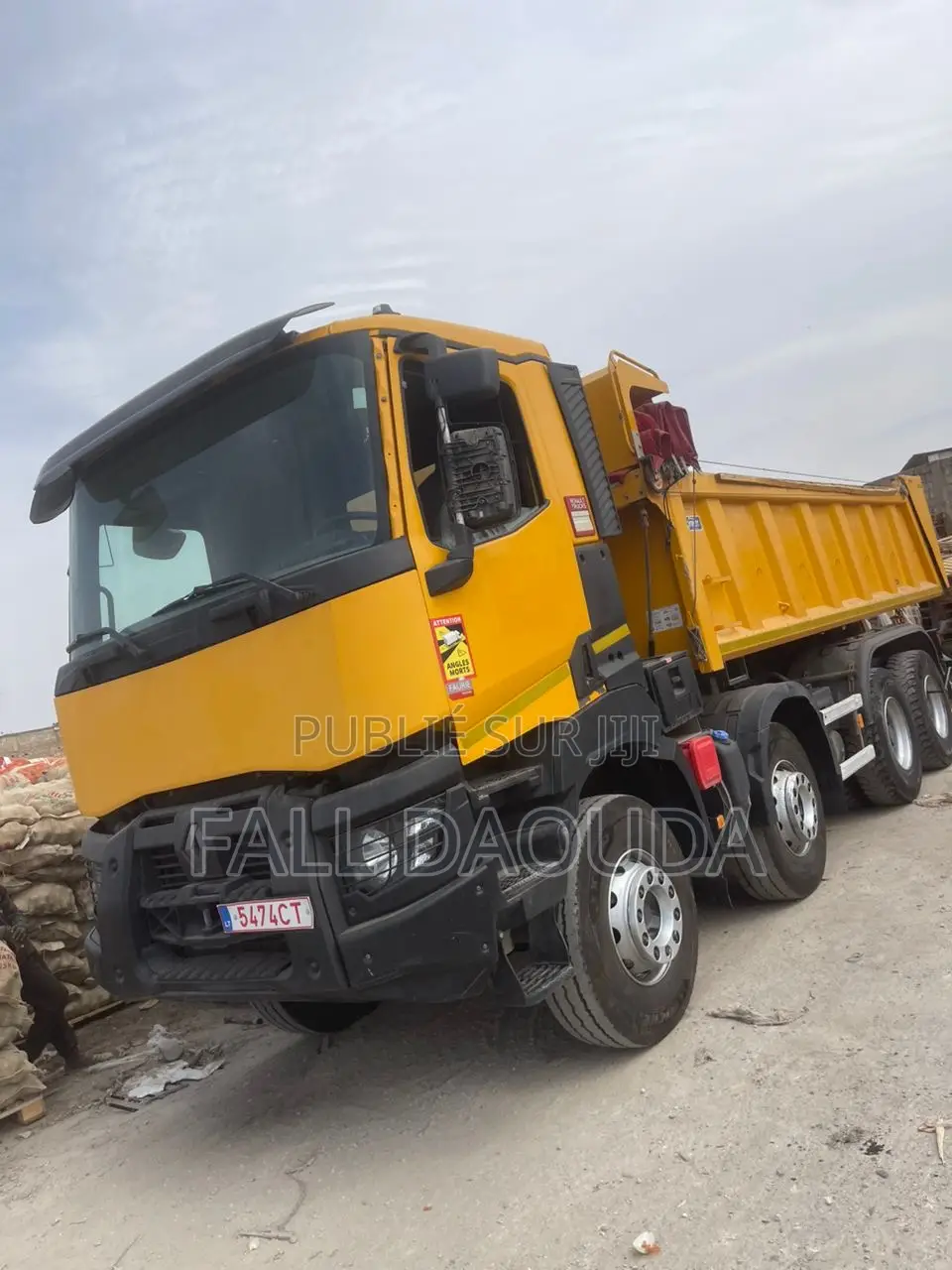 02 Renault Venant 12 Roues Direction Normale