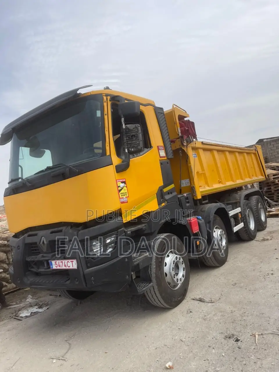 02 Renault Venant 12 Roues Direction Normale