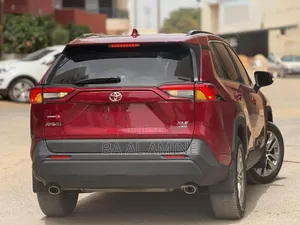 Toyota RAV4 XLE Premium 2022 Rouge