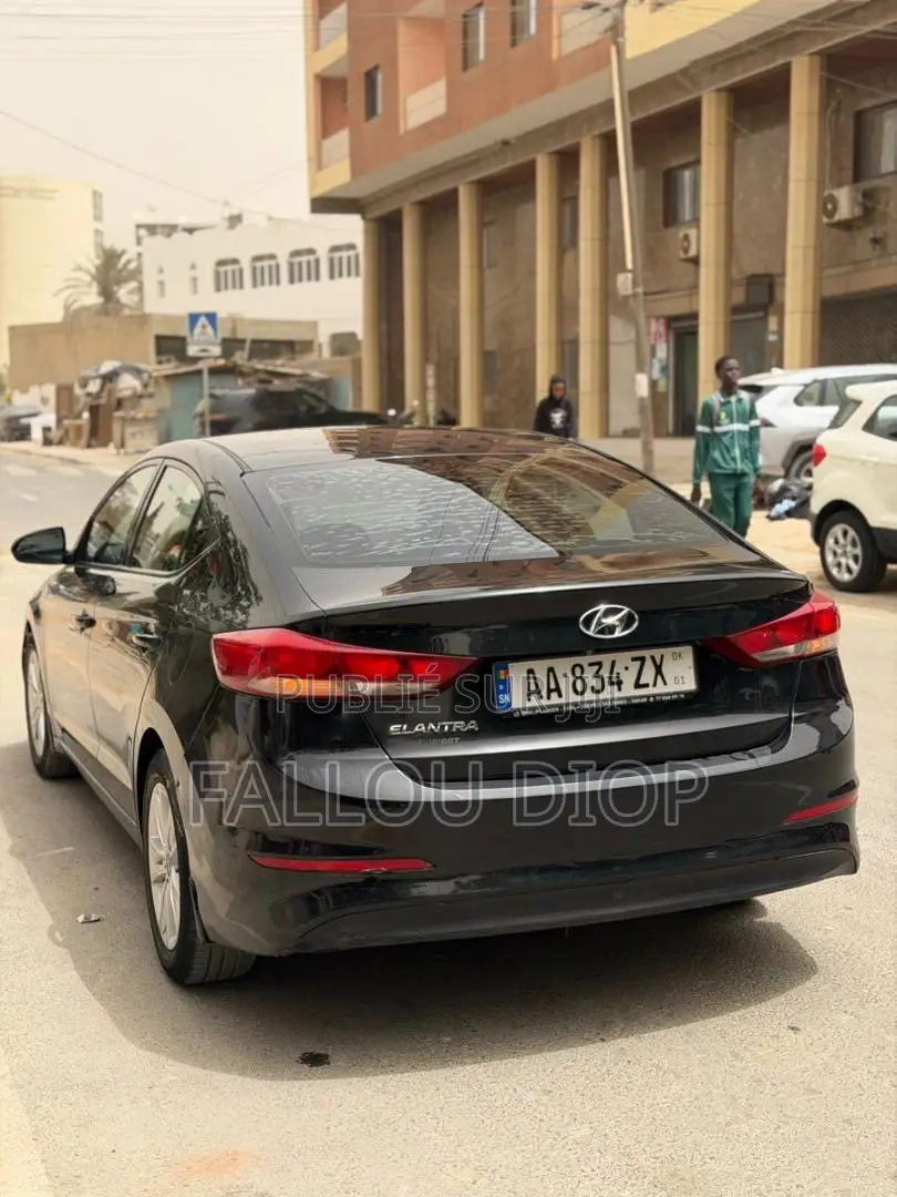 Hyundai Elantra 2018 Noir