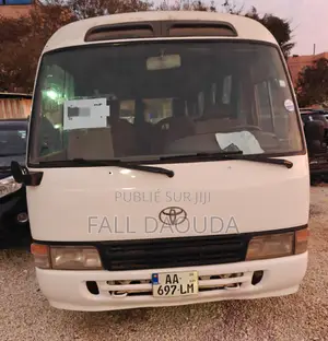 Tata B-Line 2017 Blanc