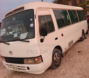 Tata B-Line 2017 Blanc