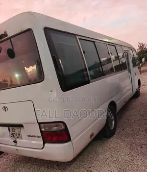 Tata B-Line 2017 Blanc