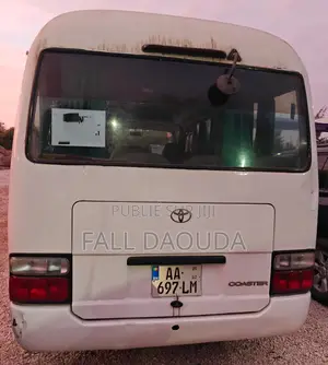 Tata B-Line 2017 Blanc