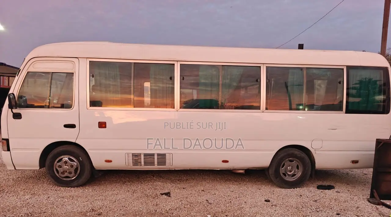 Tata B-Line 2017 Blanc