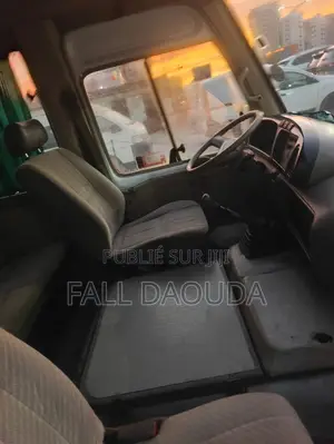 Tata B-Line 2017 Blanc