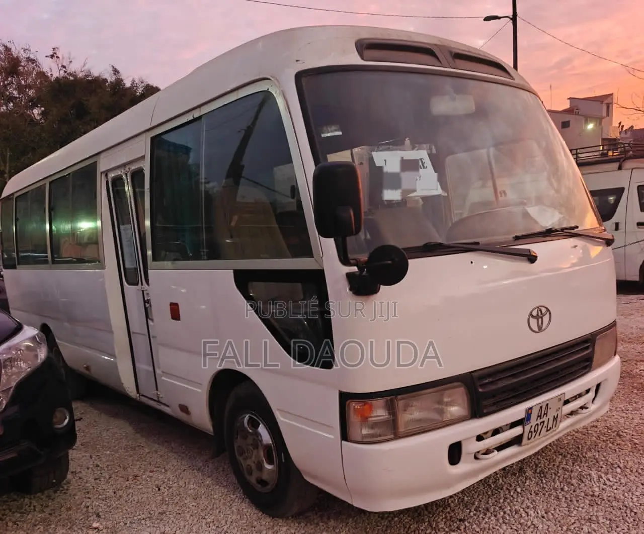 Tata B-Line 2017 Blanc