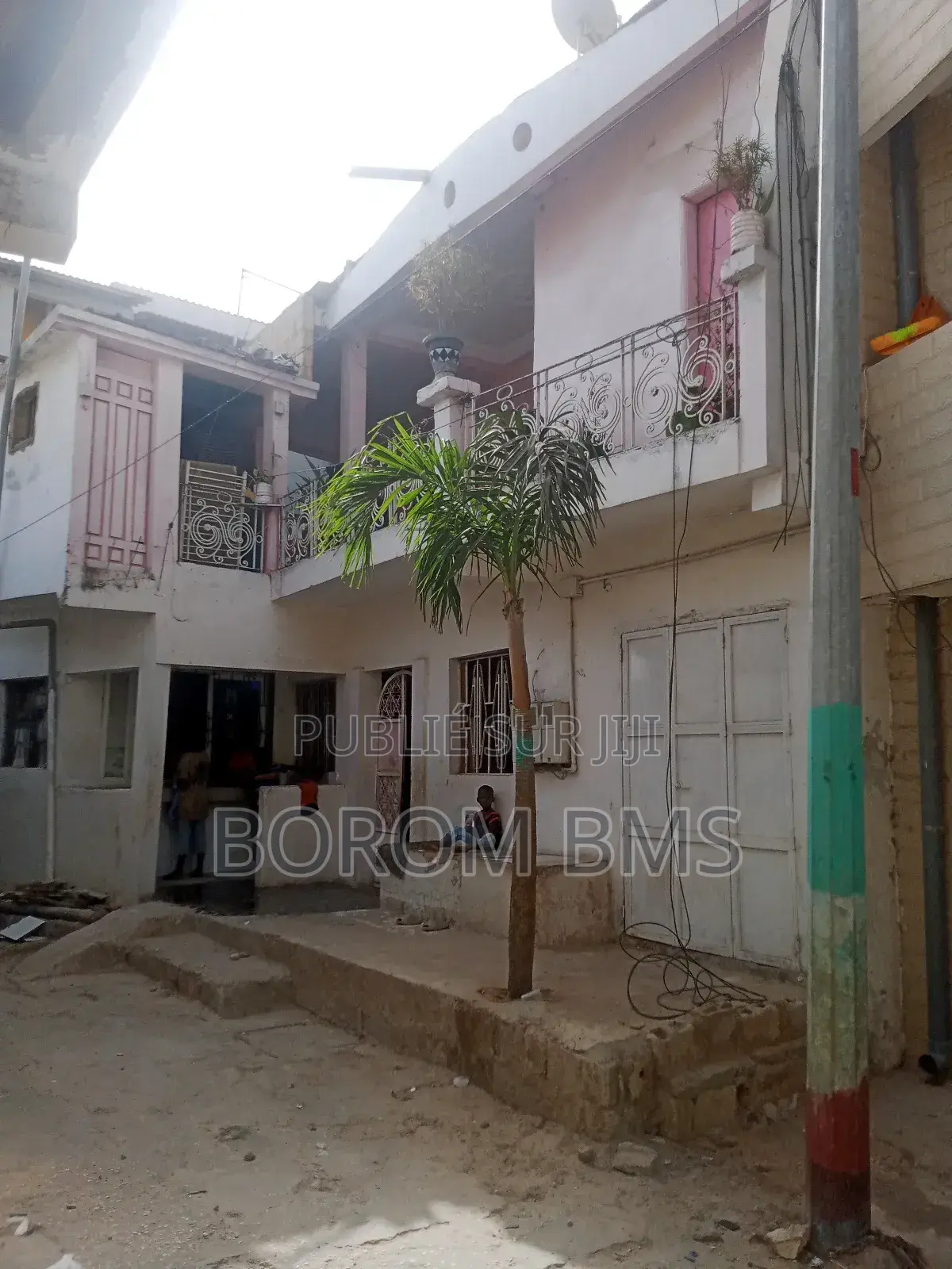 10chbre Appartement-terrasse dans Thiaroye à Vendre