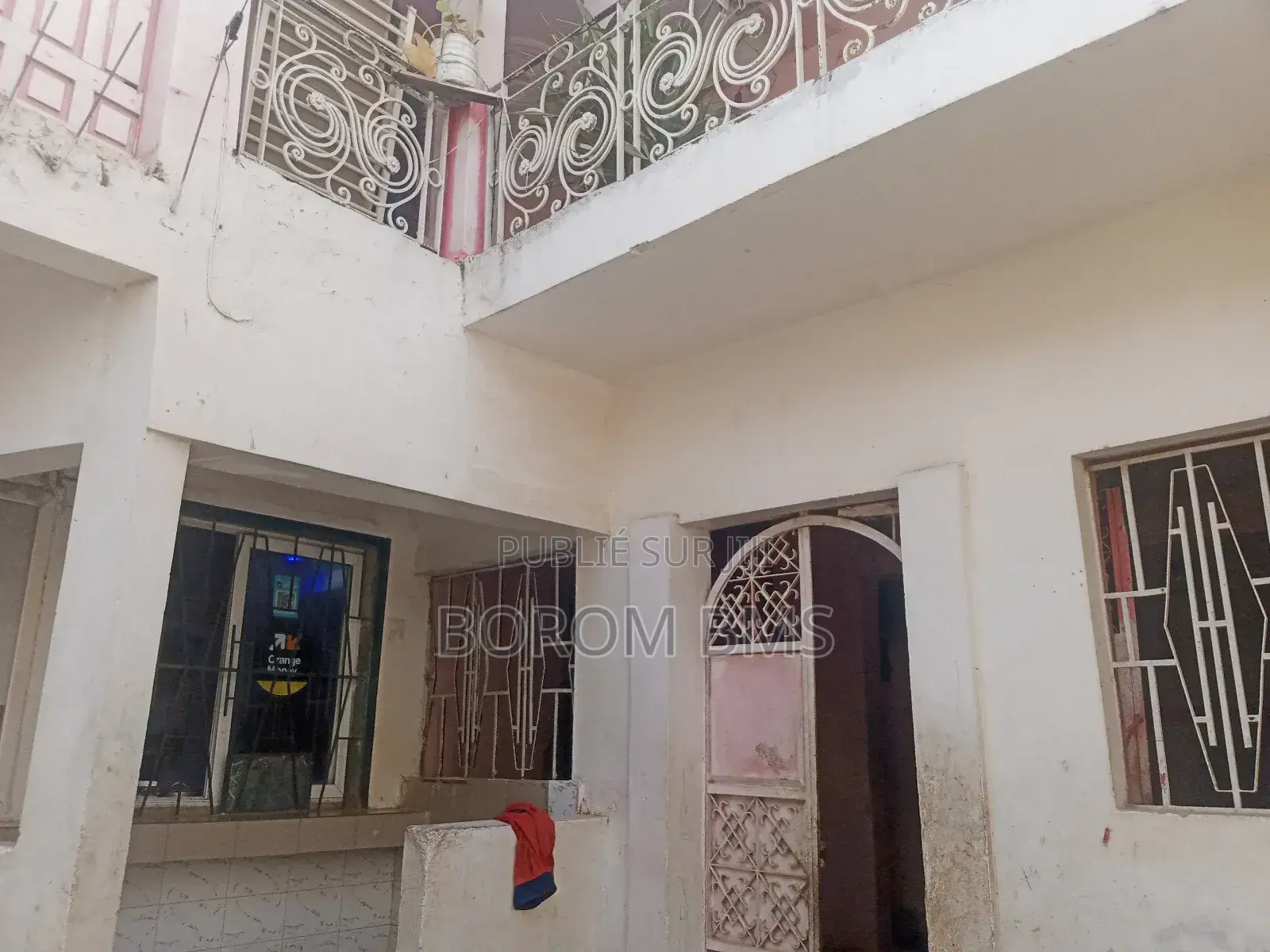 10chbre Appartement-terrasse dans Thiaroye à Vendre