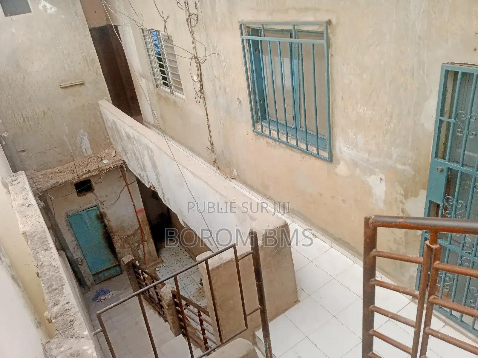 10chbre Appartement-terrasse dans Thiaroye à Vendre