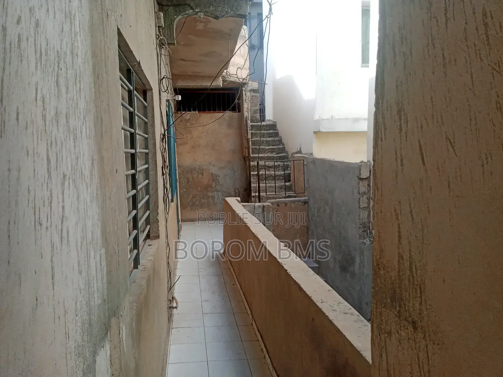 10chbre Appartement-terrasse dans Thiaroye à Vendre