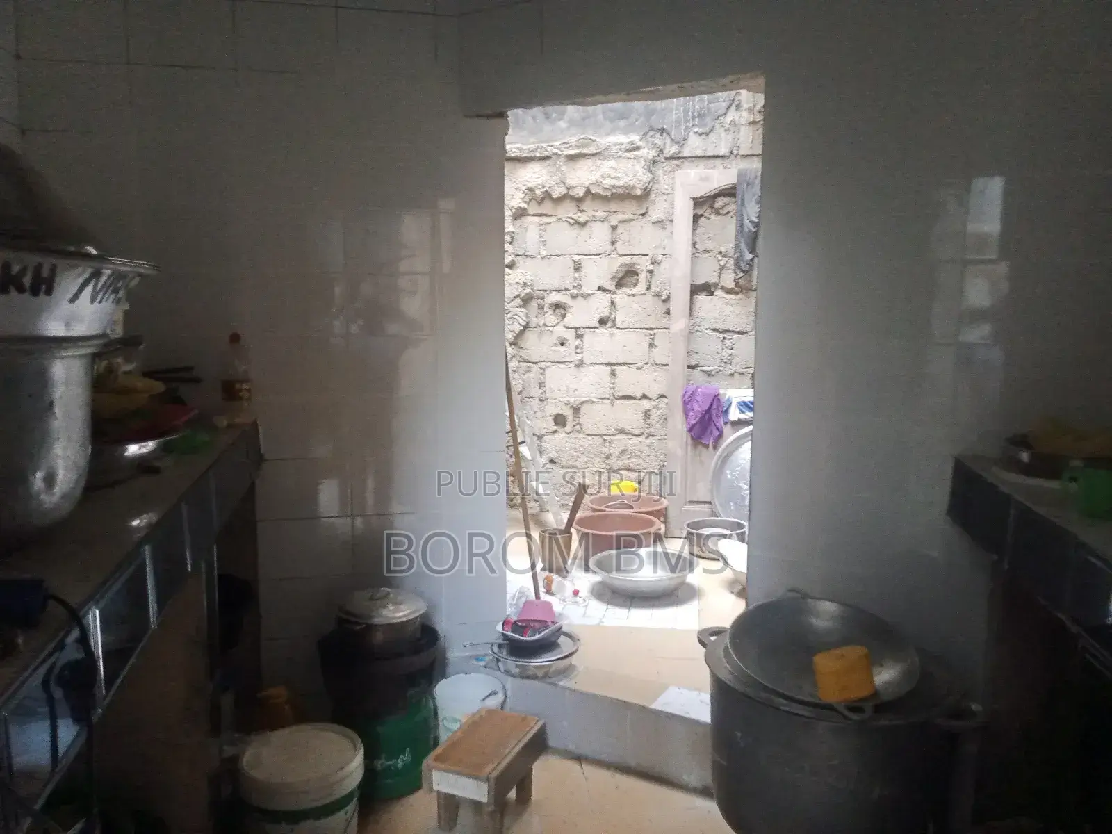 10chbre Appartement-terrasse dans Thiaroye à Vendre